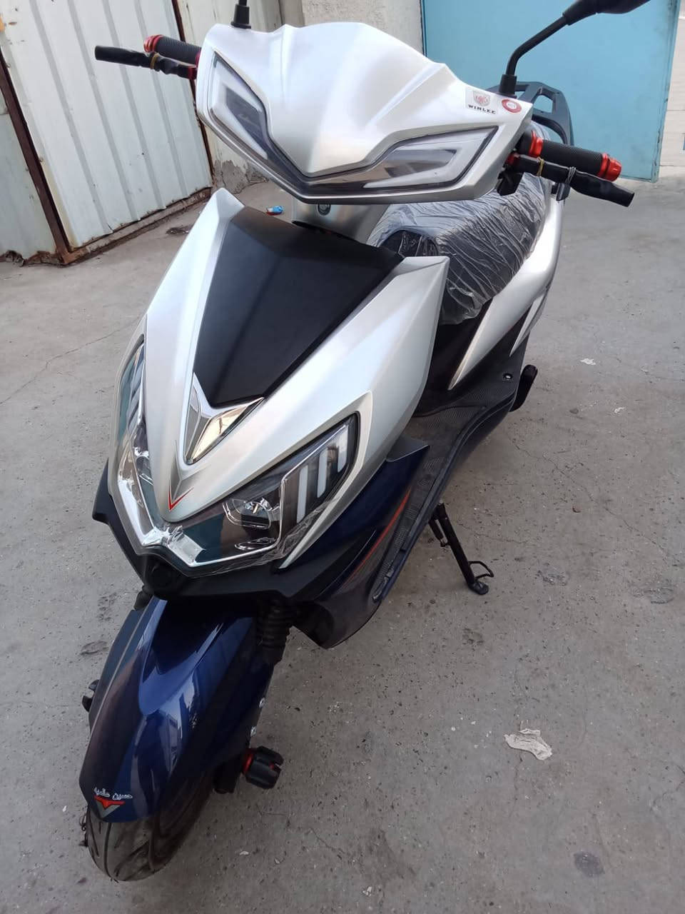 السلام عليكم ماكس شحن
6 بطاريات. نضام حماية من السرقة. دبلات هدروليكي
السعر 850 ألف 
المكان بغداد الكاظمية 

الرقم للتواصل ***********
