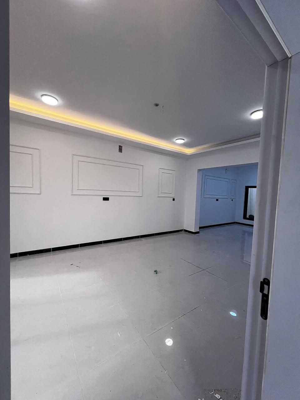 🏠 فرصة عقارية مُميزة
بيت موقع تجاري مساحه250م vip  
طابقين بسعر مناسب جداً ‼️

🟠 تصميم الخارطة : الحديثه 

يكون البناء للطابقين  - 🏠
غرفة عدد 4 بنظام السويت - صالة عدد 2-  استقبال -مطبخ حار وبارد - وحديقة  - كراج خاص بالسيارة -‼️

📍يباع نــــقـــــــــداً 

للاستفسار اكثر مراسله الصفحه او لاتصال بالرقم 
 ***********
