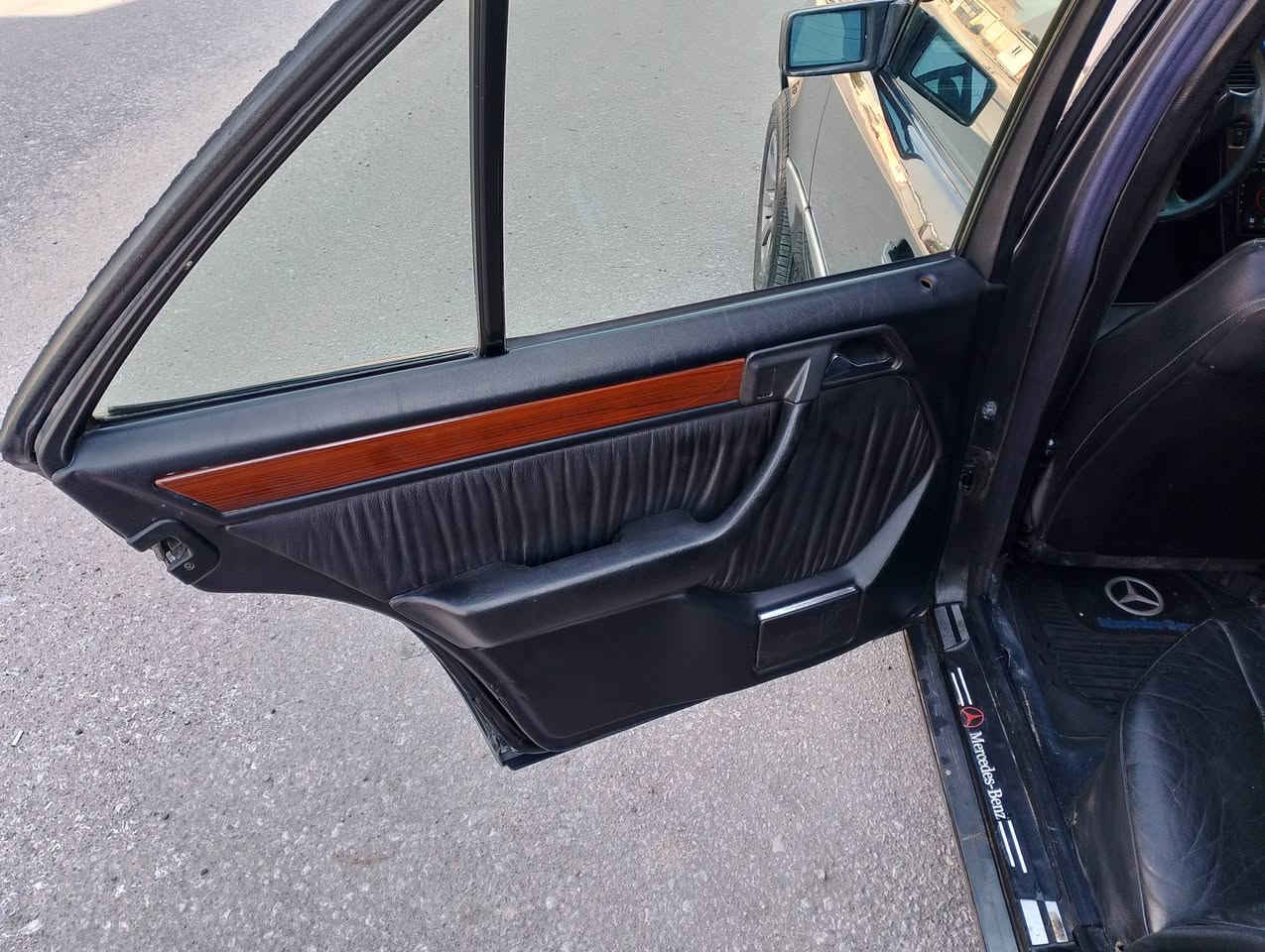 السلام عليكم تحيه طيبه للجميع..للبيع فقط ..مارسيدس دب حجم 300. مديل 1992..رقم بغداد ...سنويه لل29.. كير +مكينه 2500.. جدد ..تبريد شغال .. غرفه حلوه ..حداديه 80٪ تخم تاير جديد ..باتري +سلف جدد..كهربائيات كله شغاله ..السعر 58وبيه مجال مكان السياره نجف ...*********** واتساب @إشارة
