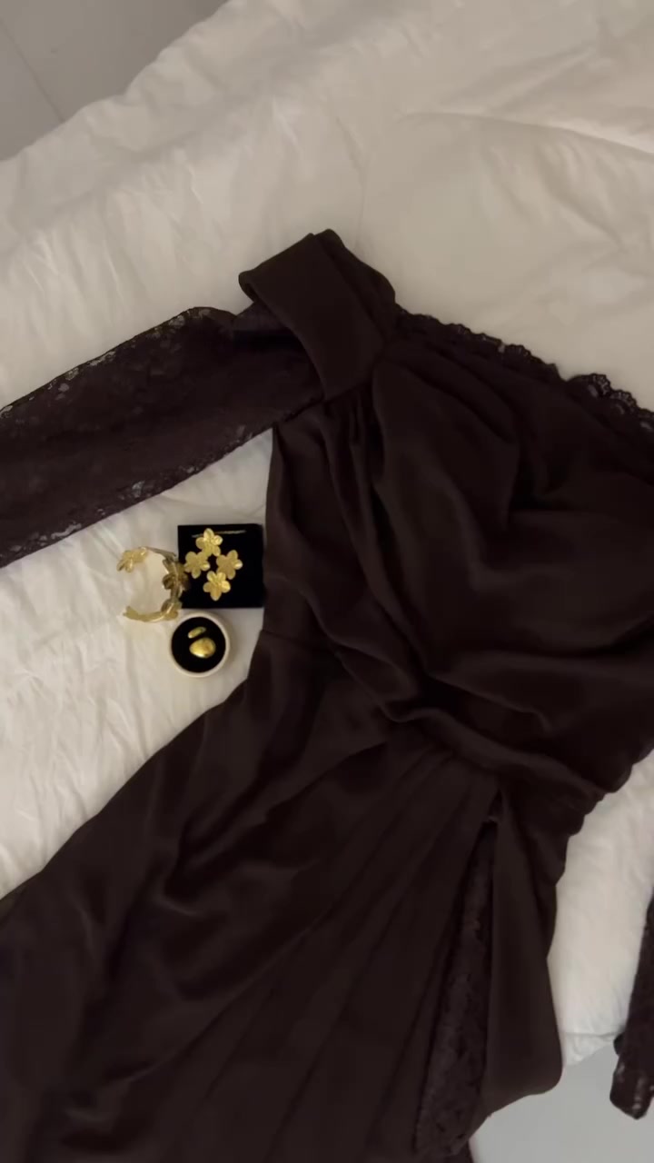 السلام عليكم فستان للبيع ❤️لون  بني يلبس   قياس 40/42
حبايب هذا الفستان يجنن باللبس للامانه 
مره وحده ملبوس ولمدة ساعة فقطط السعر خاص ، لتريده تكتب


**إذا كنت صاحب هذا الإعلان وتريد حذفه لأي سبب، رجاءا أرسل رسالة إلى الدعم الفني**