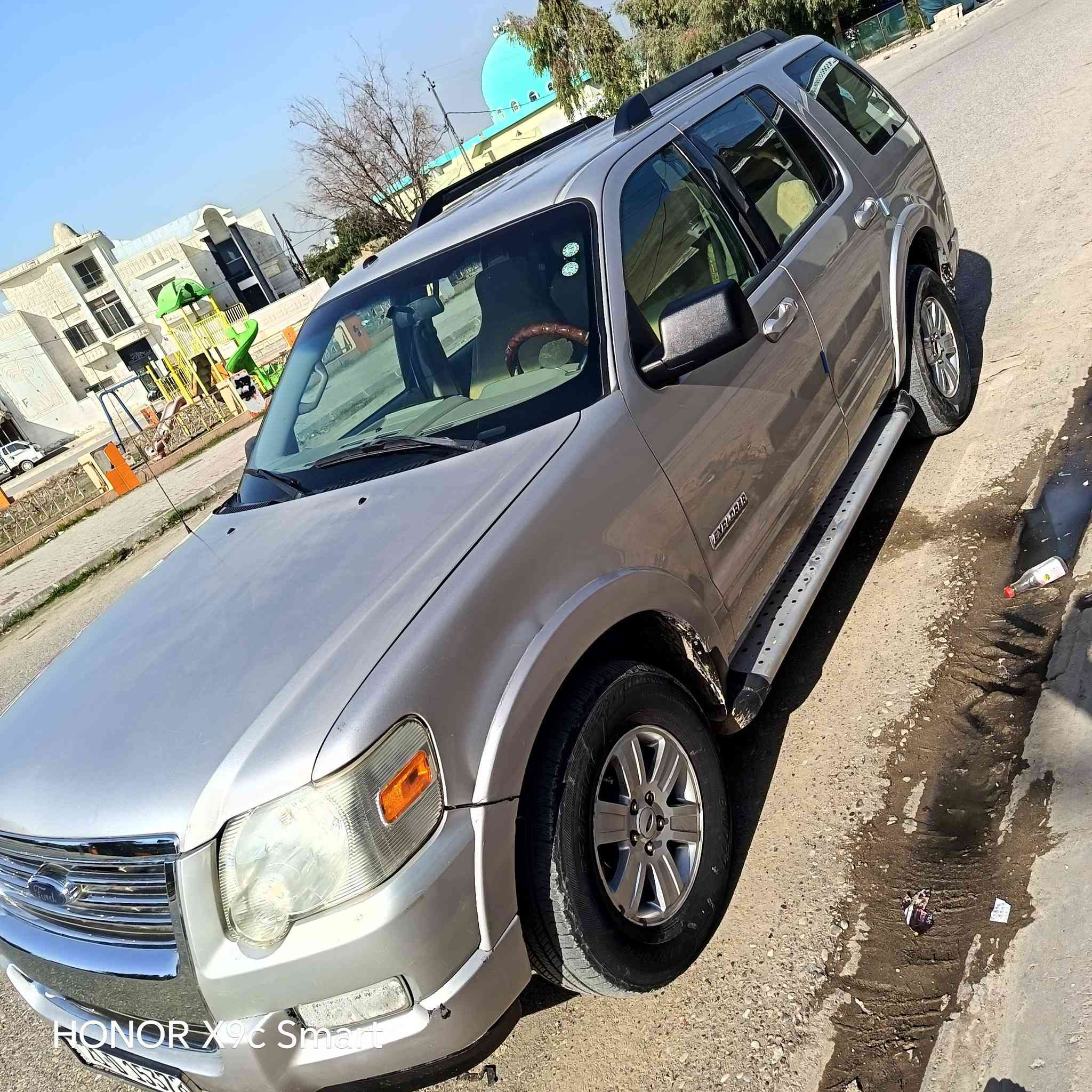 فورد اكسبلور 2007
وارد امريكي
دفع رباعي

فول مواصفات بس فتحة سقف مابيها

السعر ٩٥ بيها مجال

***********
