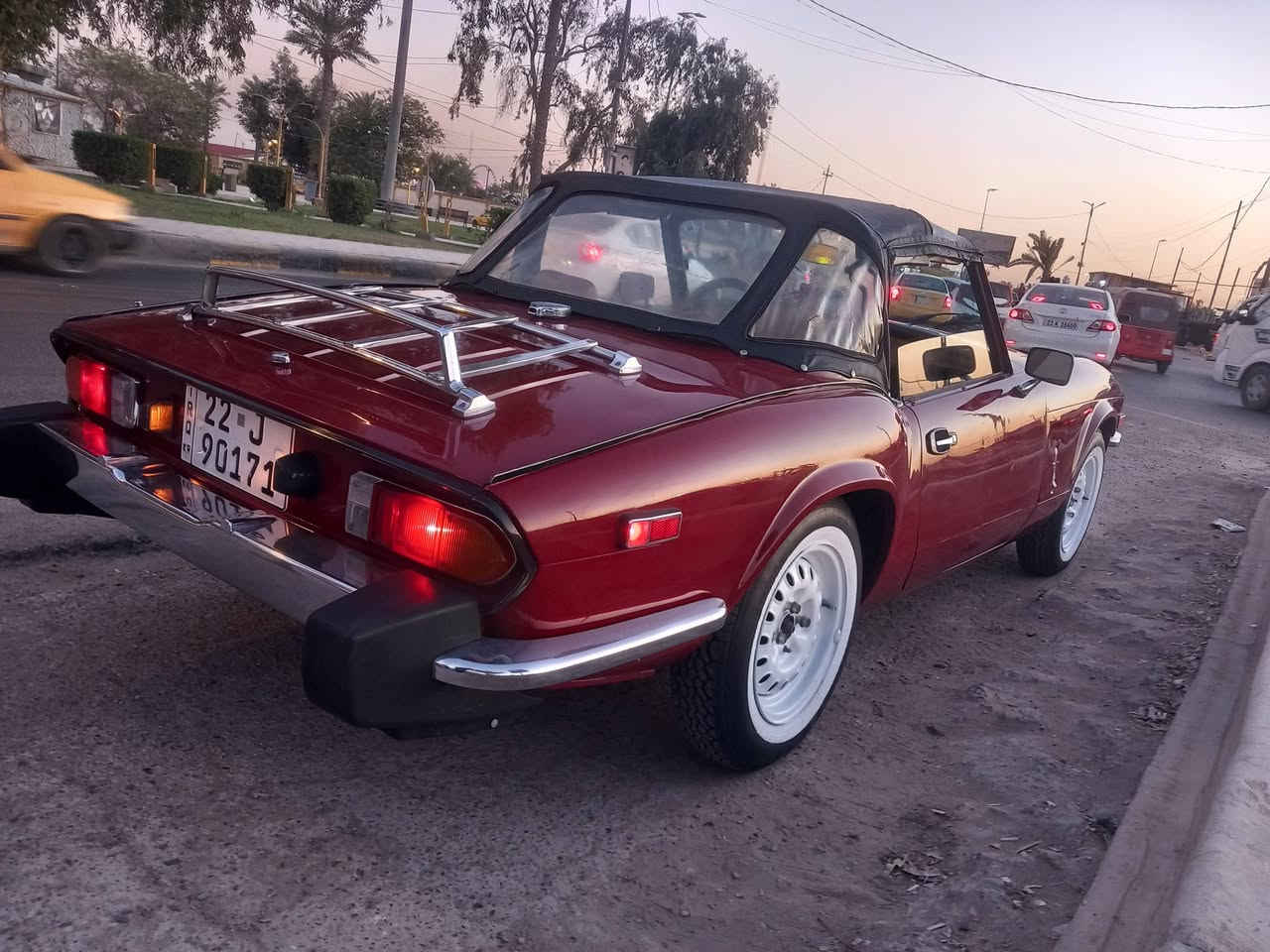 مرحبا شباب
سياره كلاسك بريطانيه 
اسمها ترويمف(سبيتفاير 
للبيع 
موديل ١٩٧٨ 
كشف 
كلش نضيفه مكينه وكير تخبل مكفولات بيها شلعه 
ومعدل تشك الكاع 
اربعه سلندر 
جاهزه من كلشي مابيها نقص برغي مصبوغه عام جماليه 
رقم اربيل نكليزي 
السعر 138 وبيهة مجال
موجوده بلغدير مقابل شقق زيونه
*********** ابو علي
