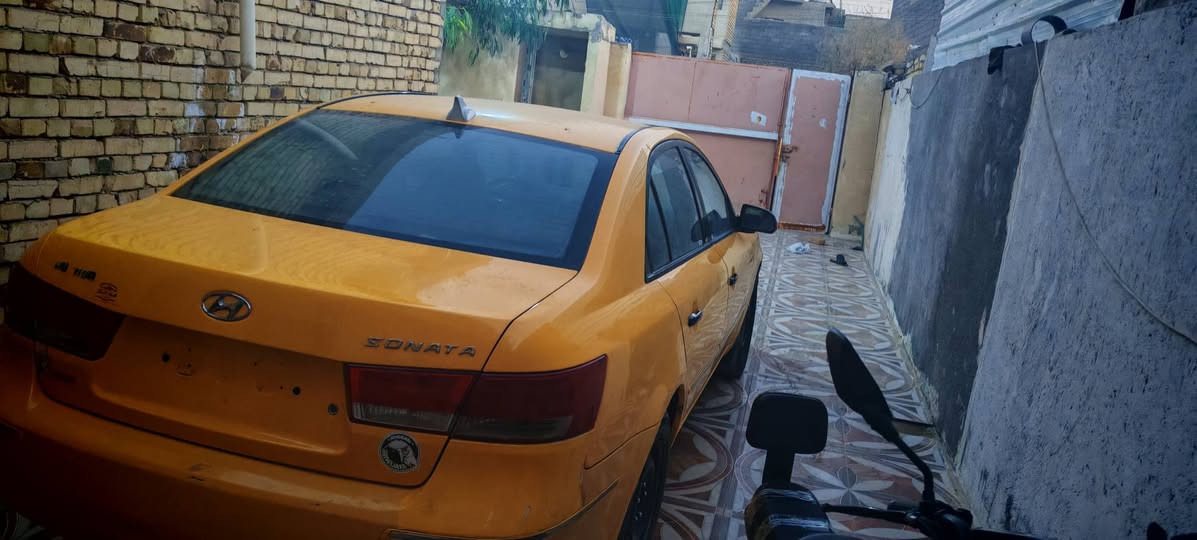 سلام عليكم للبيع سياره سونتا خليجي مديل ٩ رقم واسط بيها جاملغ امامي تبديل مكينه ٢٤٠٠ سياره حلوه خير من الله عوزها تايرات وصونده مال تبريد فقط  حداديه ورا كدام نفض سعرها ٧٧ وبيها مجال لاستفسار ***********
مكاني كوت مركز مدينه
