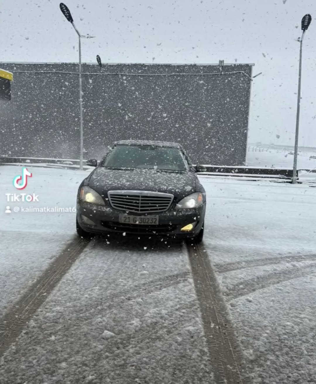مارسدس s550  v8 رقم سليمانيه جاهزه من كل النواحي تبريد جوبلسات صدر تخم تاير كله جديد تحويل ثاني يوم مضال بالسنويه  العنوان بغداد الجديده السعر 185 الهاتف ***********
