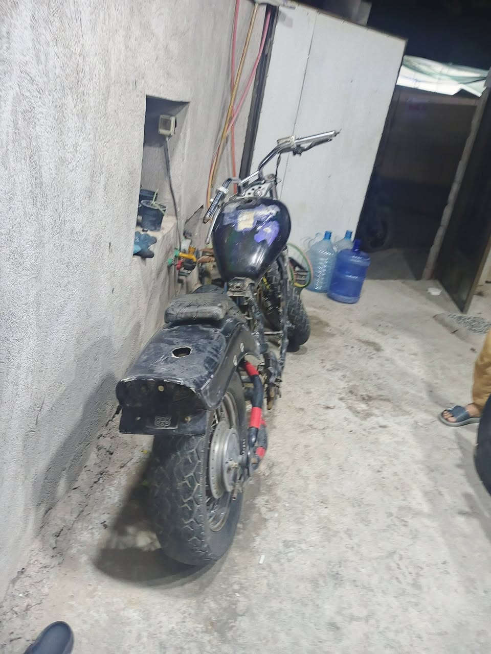 السلام عليكم هوندا ستد ٤٠٠ الدراجه شوفت عينك وياها غراض كامله نقص (يطغ محرك وضفيره )
بيهه عقل اصلي شغال 
السعر 300
تواصل ***********
