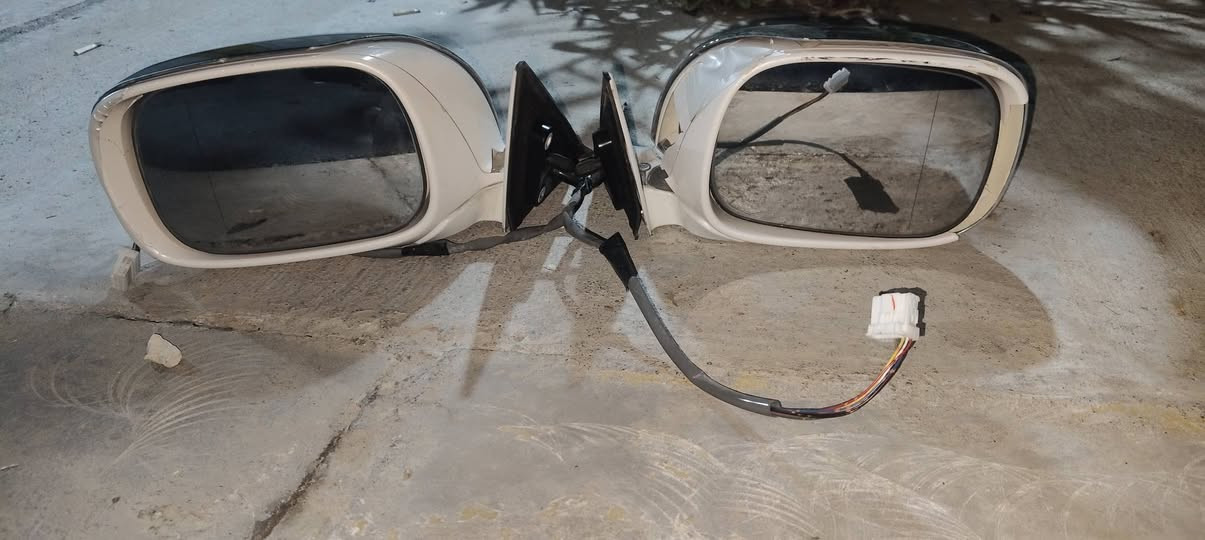 ئاوێنەی شاهینە هەردوکی 50هەزار نیکڵی پیوەیە ***********
