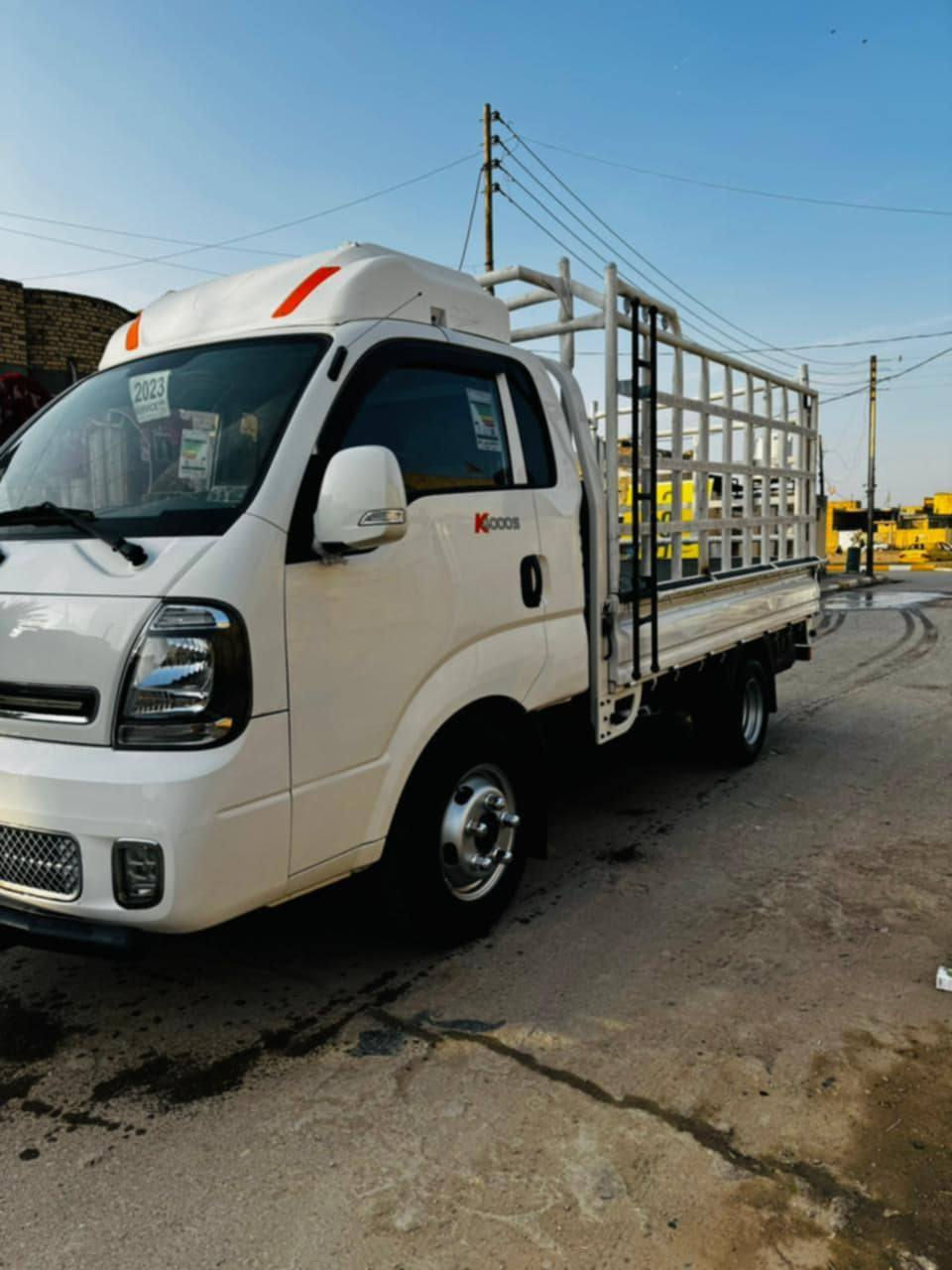 السلام عليكم كيا حمل لبيع موديل 22كفاله عامه محور تاير 14وتانكي 120 حدادية وتخم تأيرات ودوشمه جاهزه على آخر حبايه السعر 178 وبيه مجال ذي قار قضاء النصر ***********
