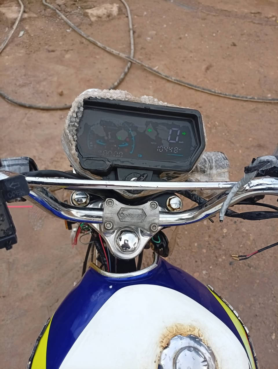 ماطور اربعه كير للبيع موديل 2024
شغال نص هندر 
كهربائيات شغاله كامل من الجامرلق لجامرلق 
سعر 500وبي مجال 
اتصل ***********
