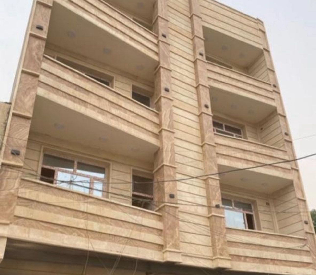 🏠 شقة للبيع – الأعظمية / شارع قاسم
📏 110 م² | طابق ثالث | عمارة حديثة + مصعد
🛋️ غرفتان نوم واسعة | صالة مريحة | مطبخ عملي | بلكونة بإطلالة
💡 خدمات متكاملة | ٢ مناور للتهوية والإضاءة
💰 السعر جداً مناسب و بيها مجال للشرايه

للتفاصيل اكثر على الرقم او بالخاص
0771 102 7516
