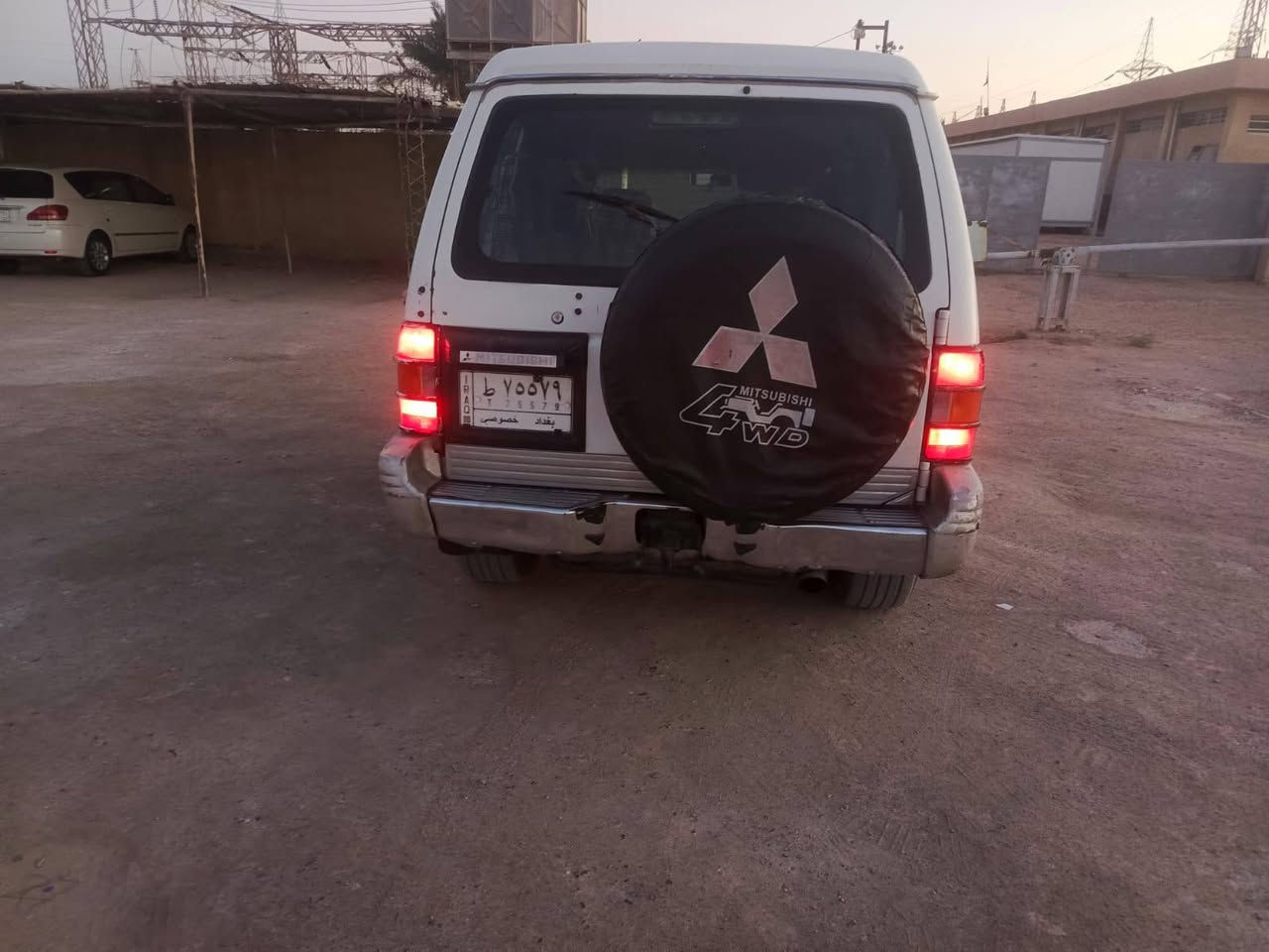 للبيع باجيرو موديل 1997بغداد ايسر بلاد مكينه كير بطه 2500تبريد ثلاث قطع شغال تخم تاير مكان السياره بصره الهارثه مفرق معمل الورق السعر45وبيها مجال تفاصيل اكثر ***********
