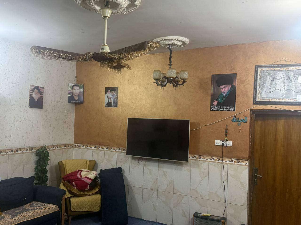 السلام عليكم بيت للبيع  ١٠٠ متر الواجه 5 ولنزال 20  الزعفرانيه الاربع شوارع زراعي حجي جعفر خلف دائره المجاري الاستفسار *********** السعر ١٥٠ وبيه مجال
