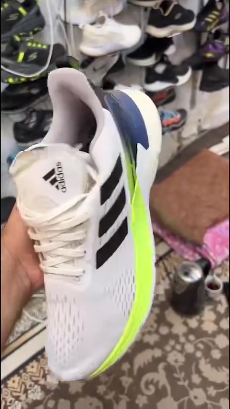 **🔥 أديداس أصلي بالة أمريكي جاي من المصدر 🔥**

👟 **القياس**: 42  
✨ **النظافة**: فول الفول، لبسة نظيفة 100% كأنه جديد  
📍 **المكان**: بغداد - السيد  
💵 **السعر**: عالخاص وتدلل، نسولف وما نختلف  

القطعة مرتبة وحلوة وتستاهل، اللي يريد شي أصلي ومضبوط لا يدوخ نفسه

**📲 للحجز والاستفسار واتساب فقط:**  
*************0**

لحك عليها قبل لا تروح، البالة النظيفة تنخطف خطف 😉

-- #بيج_السيد #بالة_امريكي #اديداس_اصلي #أحذية_رجالية #توصيل_لكل_المحافظات #Nike #newbalance #Adidas #hoka #Hoka #المنتخب_العراقي #أورجنال
