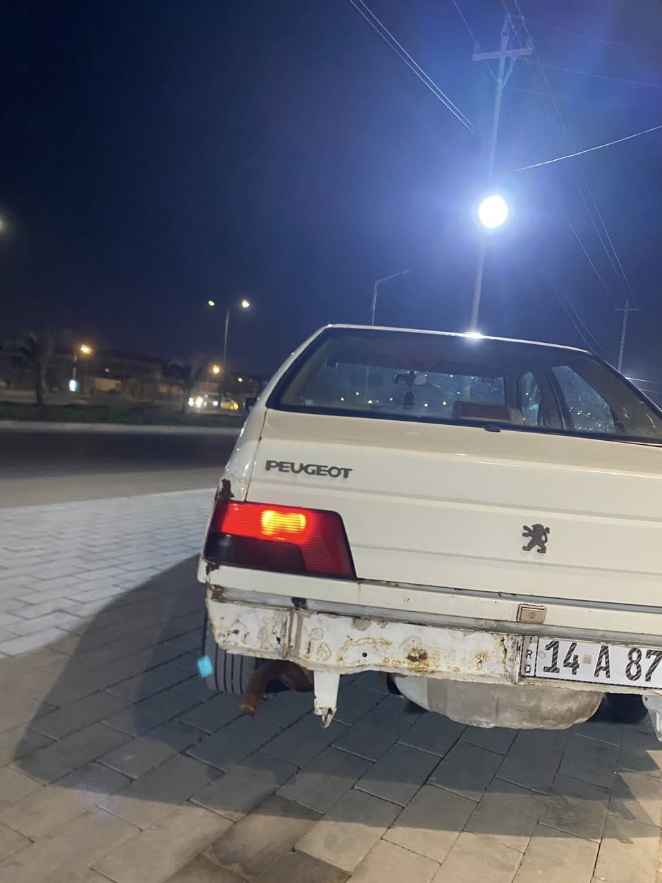 لسلام عليكم سياره بيجو 405ميديل 2010سياره رقم بصره إنكليزي سننويه 2030مكينه بيه بخار كير حلو سياره حلوه كلشي شغال سنتره لك جام كلشي شغاله حلوه سعر 26وبيه مجال شي قليل مكان بصره مطيحه رقمي ***********
