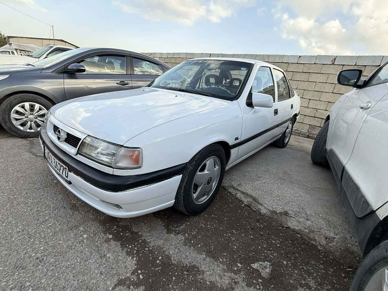 السلام عليكم للبيع اوبل فكترة 18 كير توماتيك تبريد اوكيرمحرك بشرط بيه صبغ شبر تحت الير رقم وسنويه وكابون بانزين جديد ***********
