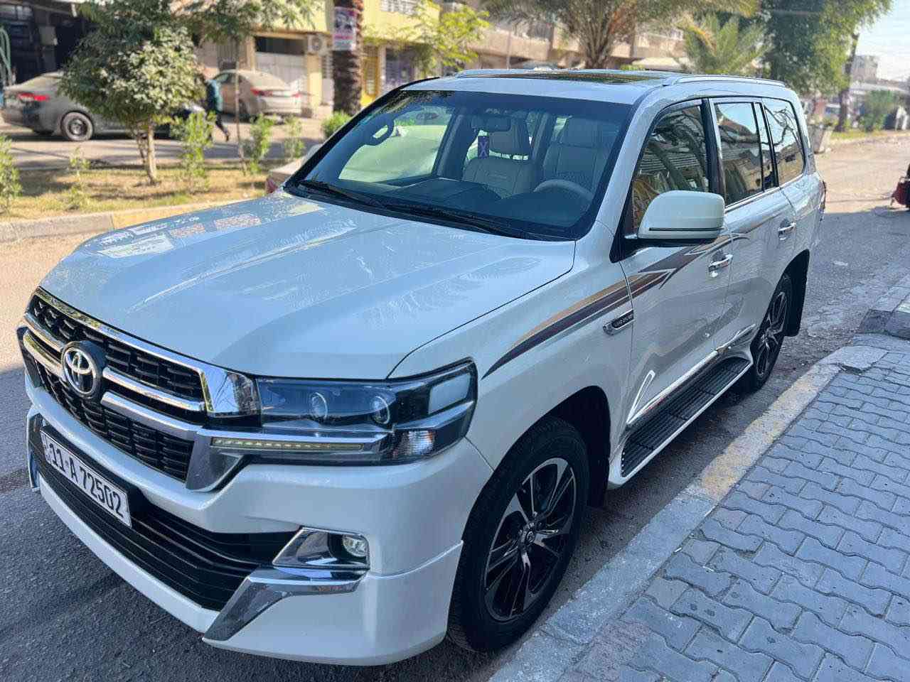 السلام عليكم لاندكروز 2011 محدثه 
2020 داخل خارج محدثه 
شاشه 
كامره 
تحكم استيرن 
بصمه 
كشنات جلد 
محرك 6 سلندر 
ويل 20 كروم 
اشاير مري لكزز
رقم بغداد دولي 
السياره جاهزه بدون اي نواقص 
علما السياره مصبوغه عام بدون دواخل اثر حادث خلفي شواصي تكم كفاله 
السعر 248 
للاستفسار *********** 
بغدادالكرخ العطيفيه قرب مقهى البيروتي بغداد, العراق
