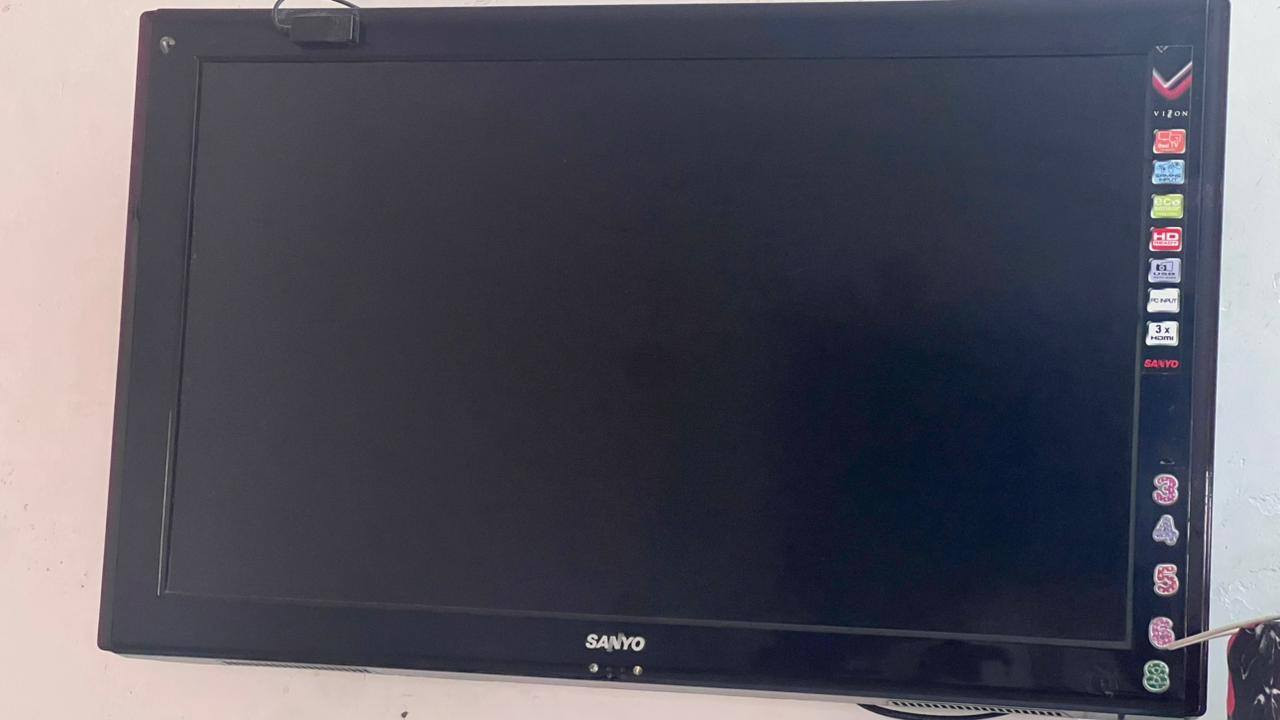 سلام عليكم عندي ثلاجه وبلازمه ثلاجه تجميد وبروده كامله والبلازمه نضيفه كلشي مابيه شي تشتغل عوزه بس ستلايت ومحتاج كلش واريد ابيعهن وسعرهن 130وبيهن مجال حك الجيه ورقمي ***********راسلوني وتساب
