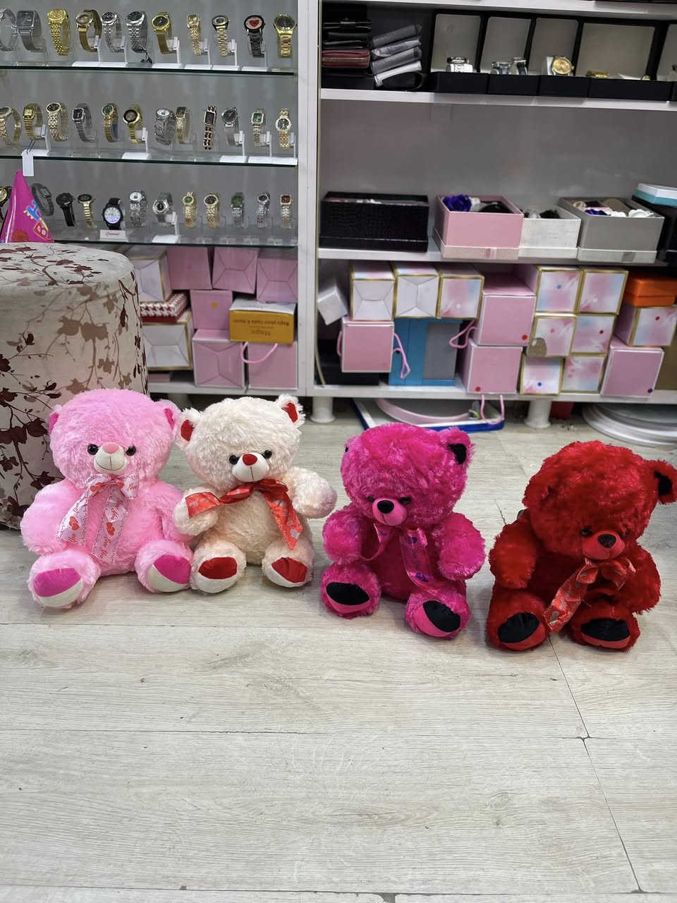 جملە
بابەتی هەدیەو گوڵ و بۆکس و دیزاینی سيت مارەکردن
بۆداواکردن 
***********
***********
گروپ جملە تلیگرام 

https://t.me/+SSNbgP1DauVkMTRi
