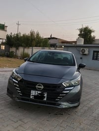 نيسان فيرسا وارد امريكي السياره نظيفه استعمال شخصي  كير ومكينه وحدادية...