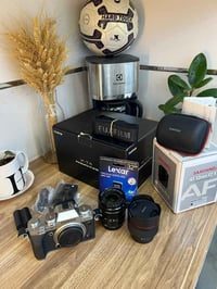 للبيع كاميرا Fujifilm X-T4 بحالة ممتازة • مستشعر APS-C X-Trans CMOS 4 ...