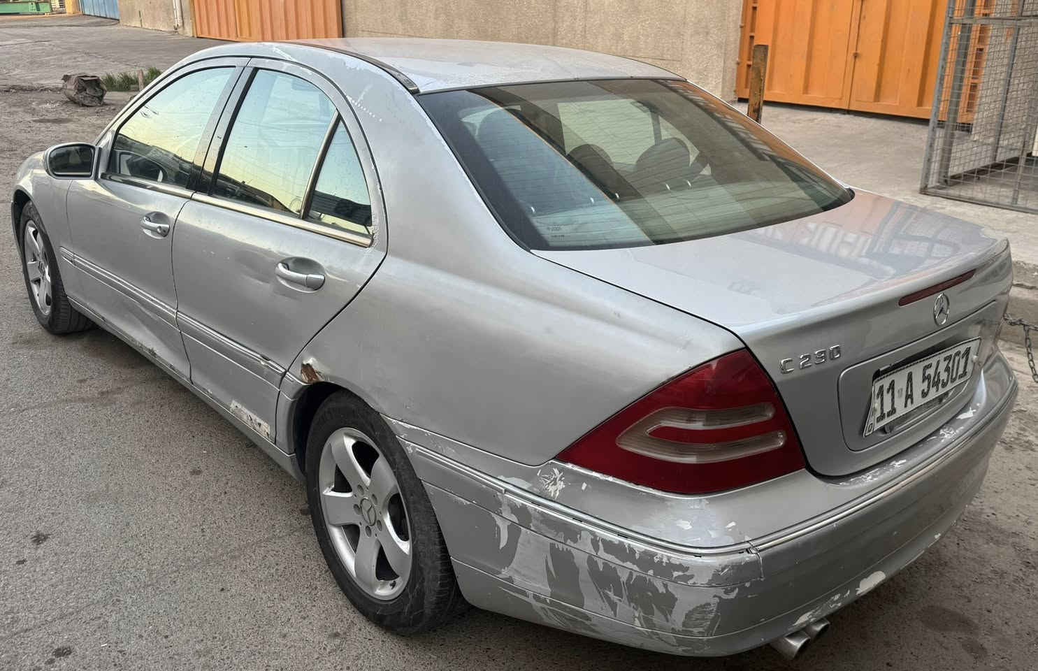 للبيع مرسيدس C320 موديل 2001
محرك V6 بلادي وكير D4 
بدون ضربه بدون خياس صبغ بلاد وجارد رقم بغداد بسمنا تحويل 
محرك وكير وحداديته وكهربائياته كله جاهزه تبريد شغال تخم تاير باتري منظومه بنزين كله جديده 
فقط جارده تحتاج صبغ .. وموجوده قطع كامله نفس الون سستم كامل 
ابواب وجاملغات وبنيد ودعاميات نفس الون.. مكانه بغداد العطيفيه 
والسعر 60 ورقه وييه مجال بسيط 
***********
