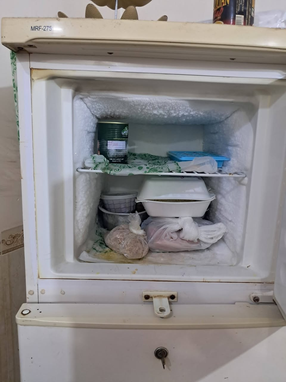 السلام عليكم للبيع ثلاجة العدد/3وغساله العدد /1
السعر كلهن 550 الف دينار لاغير 
السماوة /حي المعلمين الاول /فرع كوفي سيدرا 

رقم الجوال (***********)
