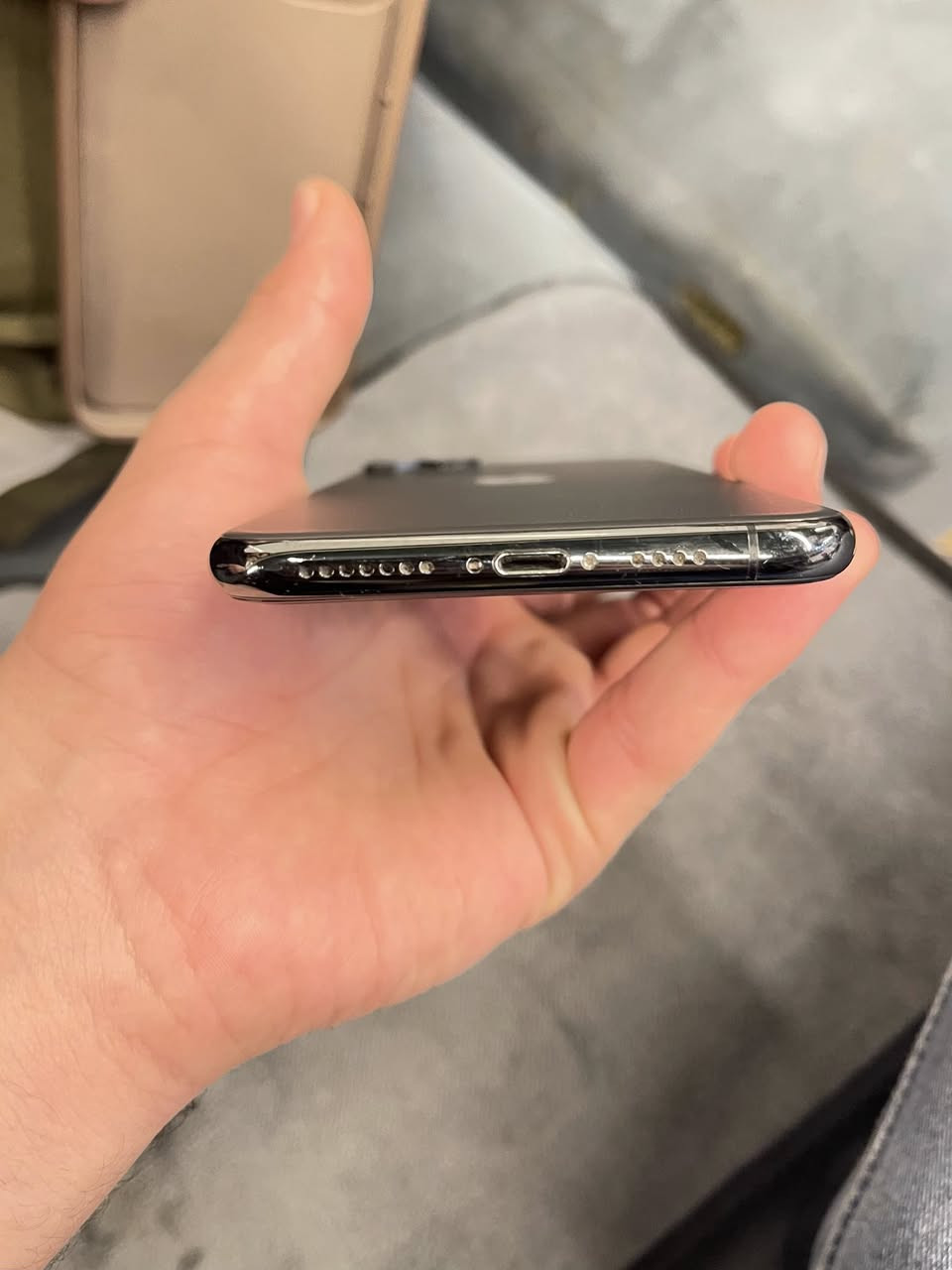 ايفون 11 برو ماكس 
 مستعمل نظافه 💯
ذاكره 512 
بطارية 76 بلادية 
الجهاز ممفتوح وبلادي 
اخر تحديث 26
مثل ماموضح بالصور كلش نظيف 
السعر 375 وبي مجال 
المكان النجف ، الميلاد
***********
