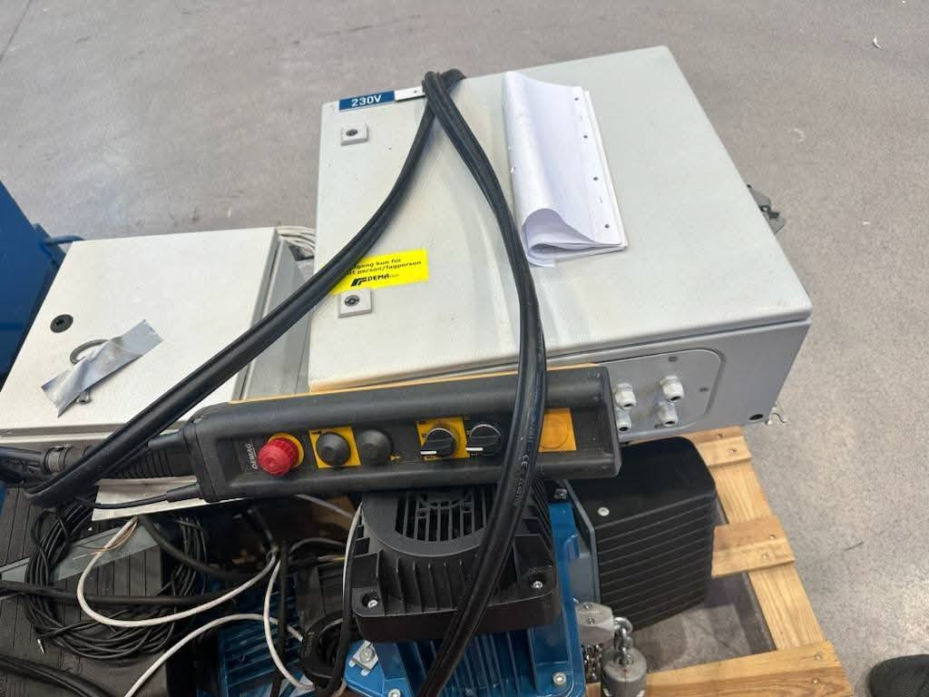 السلام عليكم 
كرين جسري ديماك / ونج معمل ٤ طن رباعي للبيع  
نوع ديماك اخو الجديد
السعر 2500 $
🇩🇪 صناعة الألمانية 🇩🇪
اربع ونجاة عمل جماعي ٤ طن 
بدون الجسوره

العنوان النجف الاشرف 
البوحداري عمود ٤٠
WhatsApp ***********
