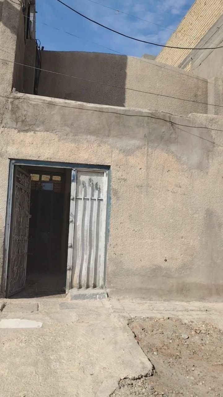 دار للبيع عنوان اخير الداخل شارع علاوي ابو البن حي المنتظر مقابل قطاع 48
الدار مساحته 100 متر نزال 20 الواجه 5 زراعي السعر 86 للاستفسار الاتصال ***********
