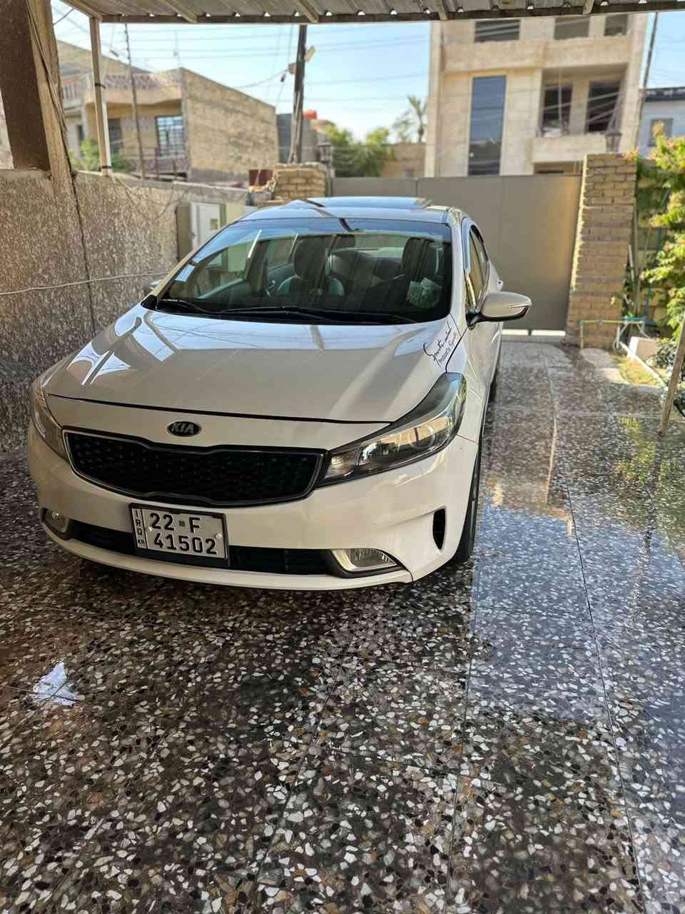 كيا سيراتو خليجي محرك 2000  موديل 2018 خاليه من الصبغ ما عدا دعاميه الاماميه مصبوغه مواصفات السياره سلايد روف مري شفط اللايت الامامي لد مع منظومه كامله للايت زنون سياره كامله مابيه اي نقص السعر 140  ورقه رقمه اربيل وباسمي تحويله شوكت متريد ممتواجد على الفيس بوك اتصال بالرقم ***********
