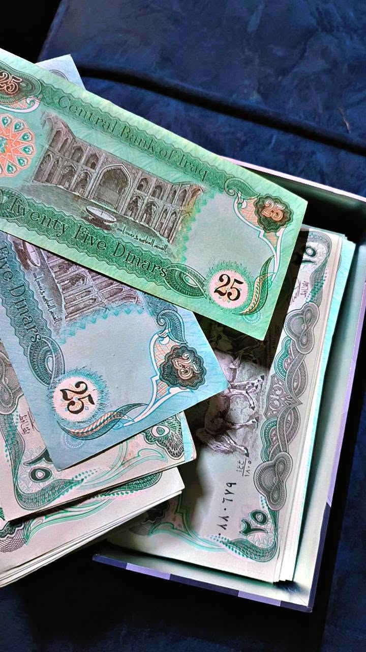 للبيع
ورق ال25 دينار 1990الخيول 
من فتره صدام حسين
يوجد ارقام مميزه وتسلسل نادر فيهم


**إذا كنت صاحب هذا الإعلان وتريد حذفه لأي سبب، رجاءا أرسل رسالة إلى الدعم الفني**