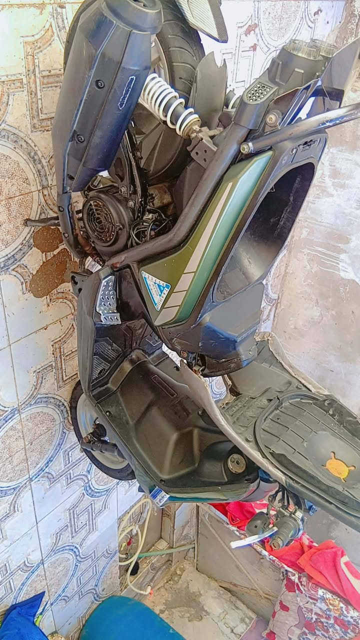 ليعني هاي  دراجه البيع ساكنس جبلي دراجه من اجيته شغله جبته البيت طفت ماعرف عطله السعر  550. رقم توصل واتساب ***********
