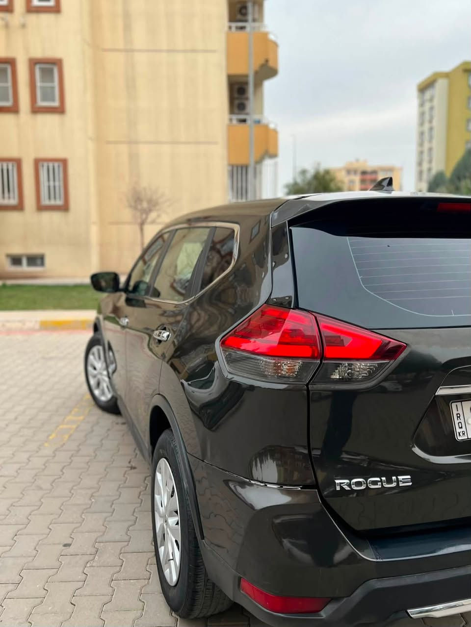 Nissan Rogue 2017 s 
نيسان روج ٢٠١٧ مواصفات s
تحكمات ستيرن شاشة كاميراو تيريد مركزى 
٤ پارچه صبوغه (صقف و صندوخىتوزيك كالبووته )
گير و مكينه به شه رته( ارباكى سوكان شان سيسته مه )
123هزار مايلا رويشتيه  رقمى نويه 
دهوك  ***********
سعر :-120ورقة و مجال

