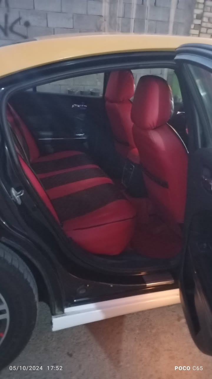 السلام عليكم جارجر 13 البيع سياره جاهزه ماتصرف عليها ألف دينار مصفره هياء وغرامات  رقم ذياقار مشروع وطني بسمي ادورلك ثاني يوم سنويه 2028 كير اكسل حداديه وره وكدام جديده كير مواس تبريد وتفه ويل خليجي دواخل بالكامل اسود كشنات كهربائيه شاشه صغيره مكينه 3600حدثاها فخذه وجملغ فقط باقي سياره كفاله من الشخط السعر 130وبيها مجال الشراي واني خادم الطيبين ***********
