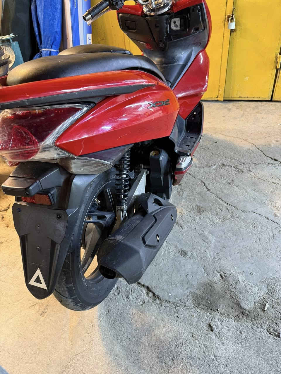 بيسي اكس
حجم  المحرك 150
سعر 850وبيها مجال 
استفسار ***********
