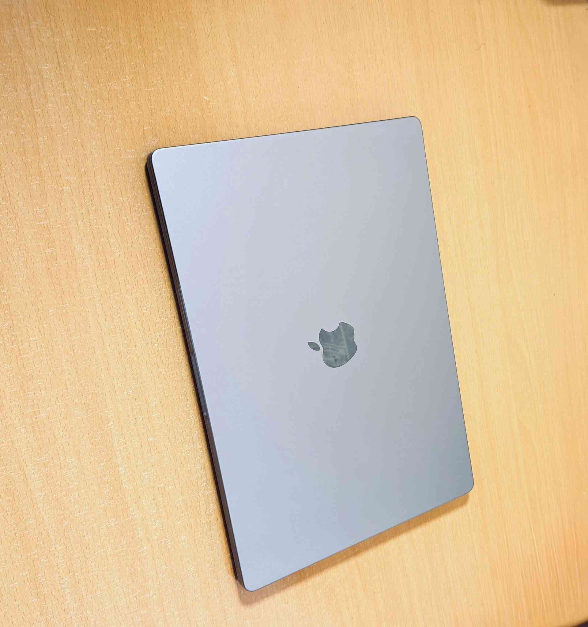 ماك بوك للبيع
نظافة 100% 

MacBook Pro 2021 16”
M1 MAX 

RAM :32 
SSD:1000

بطارية 85%
كامل جميع ملحقات

***********
