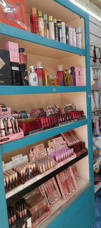 محل للبيع مع كافة الملحقات للاستفسار 07811696021