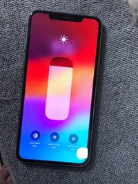 ايفون 11 برو ماكس ذاكرة 256 والبطارية 100 بدله وشاشه وسعره 275 وهذا 07...