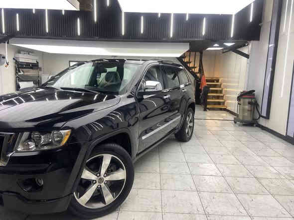 السلام عليكم جيب كراند شيروكي ٢٠١٣ فول مواصفات بانوراما كشنات جلد تحكم كهرباء محرك ٣٦٠٠ حادثهه چاملغ ايمن و البنيد السعر ١٦٠ للأستفسار الاتصال على ***********
