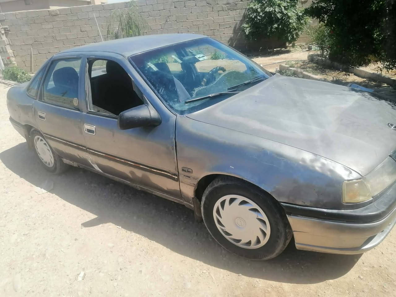 السلام عليكم للبيع اوبل حجم 20 كير ومحرك بشرط سياره جاهزه شرط الوكاله وتحويل سعره 22 وبيه مجال اني مكلف بنشر اتصل ع رقم ***********
