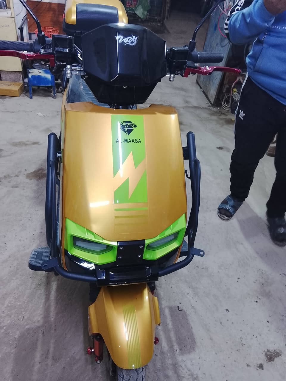 موطور شحن جديد 6بطاريات نضافه فول مكاني زنكوره المفرك ***********
