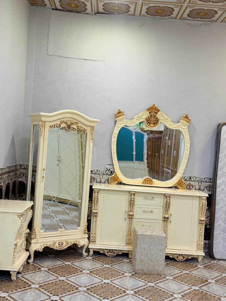 يعلن (معرض الجشعمي ) 
غرف نوم للبيع بالنقد  والتقسيط 
غرفة نوم صاج عراقي 

 للأســتفسـار
‏***********
‏(واتساب) 

كافه الموظفين الذين يمتلكون ماستر كارد
#للموضفين الدوله- والجيش - والشرطه - والمتقاعدين - 
 
او زيارة موقعنا 🚗
 
#العنوان
الانبار- الرمادي-التاميم - القادسيه الاولى شارع المشاتل - قرب ركن المدينه الرمادي, الأنبار
