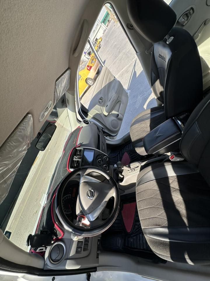 السلام عليكم للبيع نيسان سني هندي موديل 2024ماشيه40الف والسياره بعده جديده بيه ضربه بل باب وبل دوسه فقط مكان السياره الكاضميه للتواصل ***********
