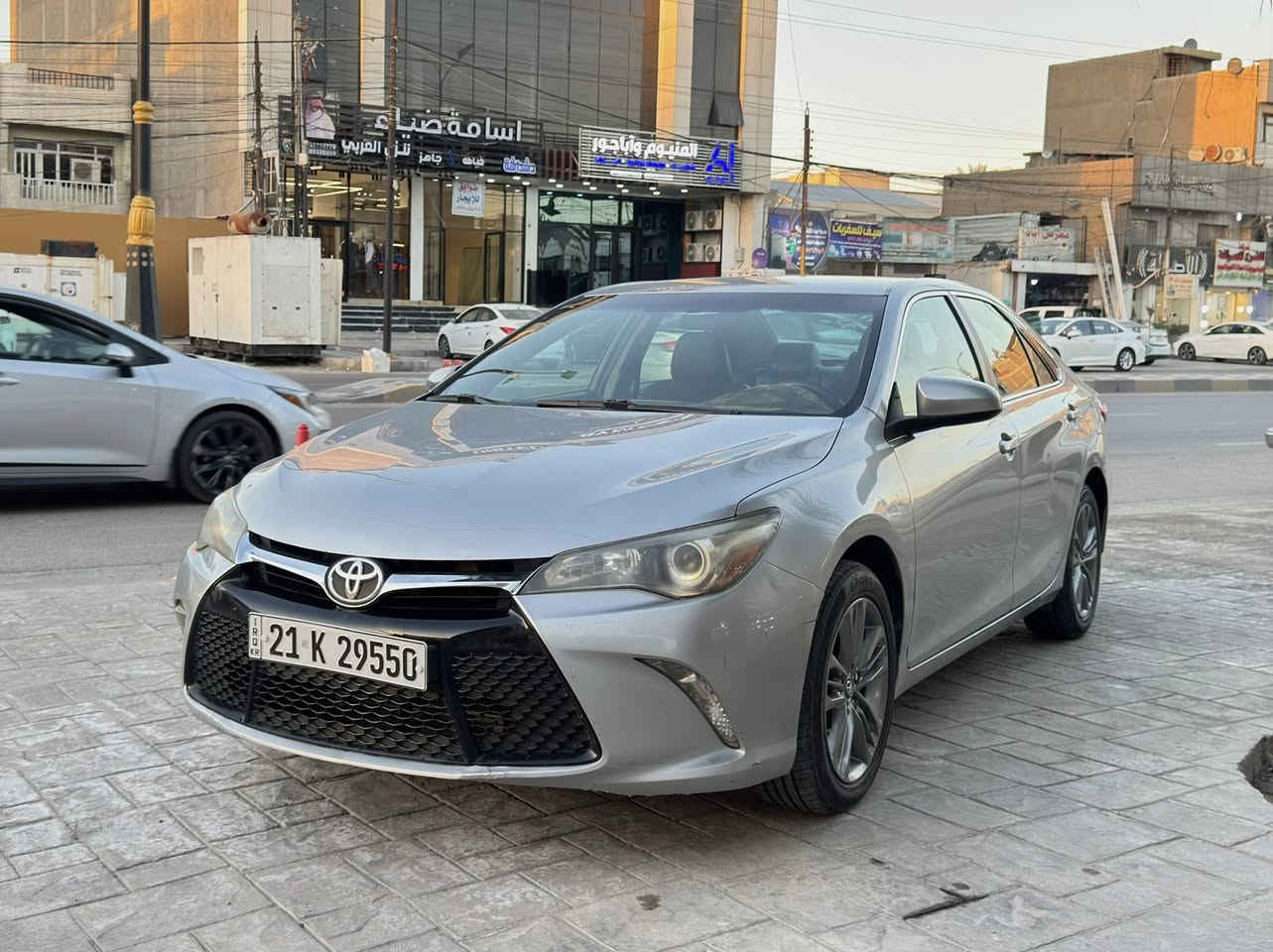 سلام عليكم

للبيع كامري أمريكي 🇺🇸 

موديل المركبة : 2017 

لون المركبة : رصاصي 

سعر المركبة : 165$ 

الضرر المركبة : الباب خلفي بصف السايق .

مواصفات المركبة : SE 

المحرك: 4-أسطوانات سعة 2.5 لتر DOHC 16-صمام

 • القوة: حوالي 178 حصان @ 6000 rpm

 • العزم: حوالي 170 lb-ft (~230 نيوتن·متر) تقريباً.  ￼

 • ناقل الحركة: أوتوماتيك 6 سرعات مع وضعية التبديل اليدوي.  ￼

 • الدفع: أمامي (Front-Wheel Drive)

مقاعد لخمسة ركاب

 • عجلة قيادة رياضية مع أزرار تحكم

 • نظام صوتي مع بلوتوث وAux وCD (عادةً 6 سماعات)

 • مكيف أوتوماتيكي / تحكم يدوي حسب الحزمة

 • عجلات سبور 17-inch

 • أنظمة أمان أساسية: ABS، التحكم بالثبات، وسائد هوائيه 

• نظام مكابح ABS

 • توزيع إلكتروني لقوة الفرامل EB

• تشغيل عن بعد بصمه المركبة .

للاستفسار عن السياره التواصل على الخاص


**إذا كنت صاحب هذا الإعلان وتريد حذفه لأي سبب، رجاءا أرسل رسالة إلى الدعم الفني**