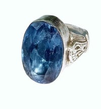 دلال وجمال مجوهرات حجر التوباز الافريقي الازرق له فوائد صحية وعاطفية و...