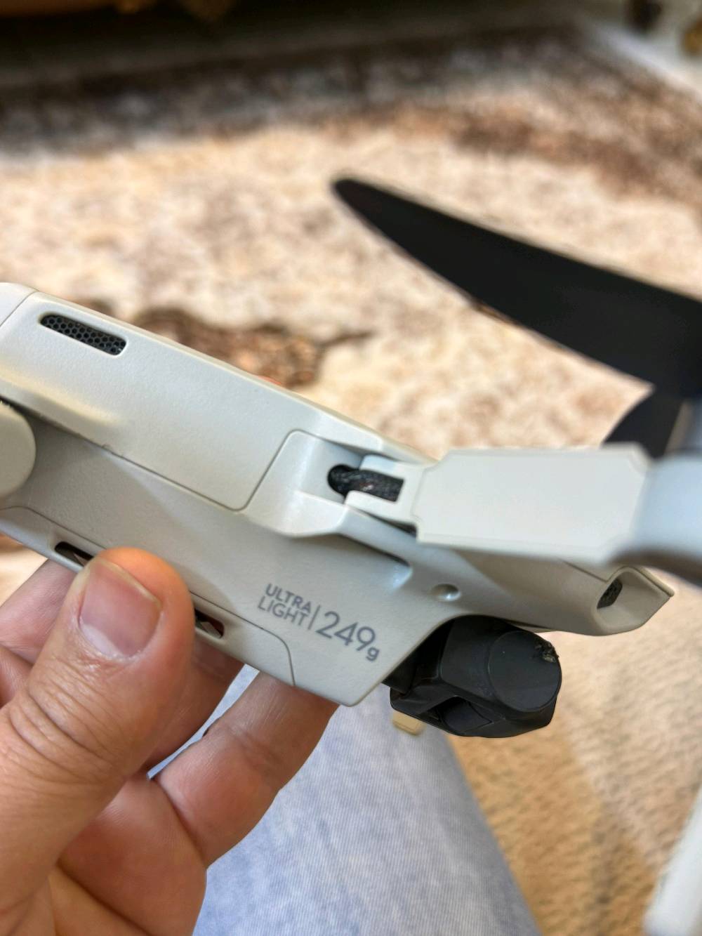 دي جي اي 
ميني 2 
 مواصفاتها معروفه 
ملحقات(٢بطاريه . شاحن ثنائي . جنطه اصليه كبيره . جوستك ) 
بغداد الكرخ 
