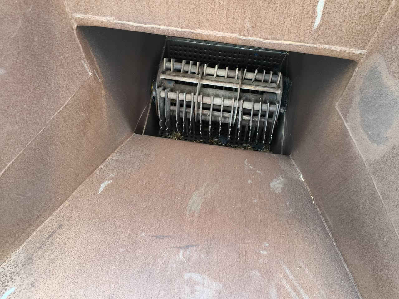 سلام عليكم كاروضة تبن البيع السعر مليونين وبيه مجال الاتصال على الرقم ***********مكان ديوانية غماس
