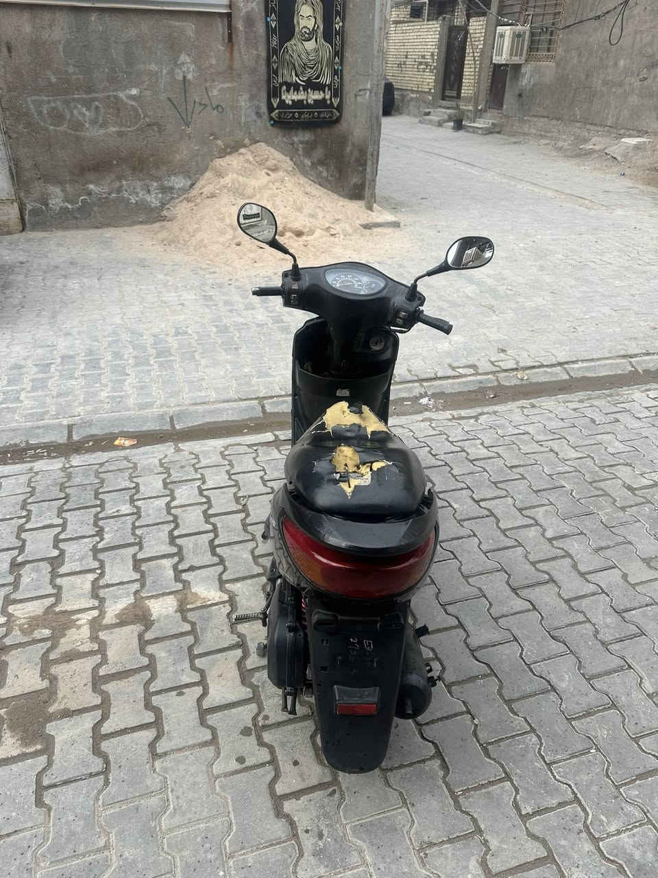 سلام عليكم دراجة للبيع نقصهة بس كشن دوشمة وباتري ولباقي كلة شغال دراجة خير من الله جايبهة اروح للشغل ورجع تعينت وتوازيت علا بيعتهة السعر 550 وبيهة مجال بصيط حك الجية مكاني حرية ورة معمل الطحين…… الرقم ***********
