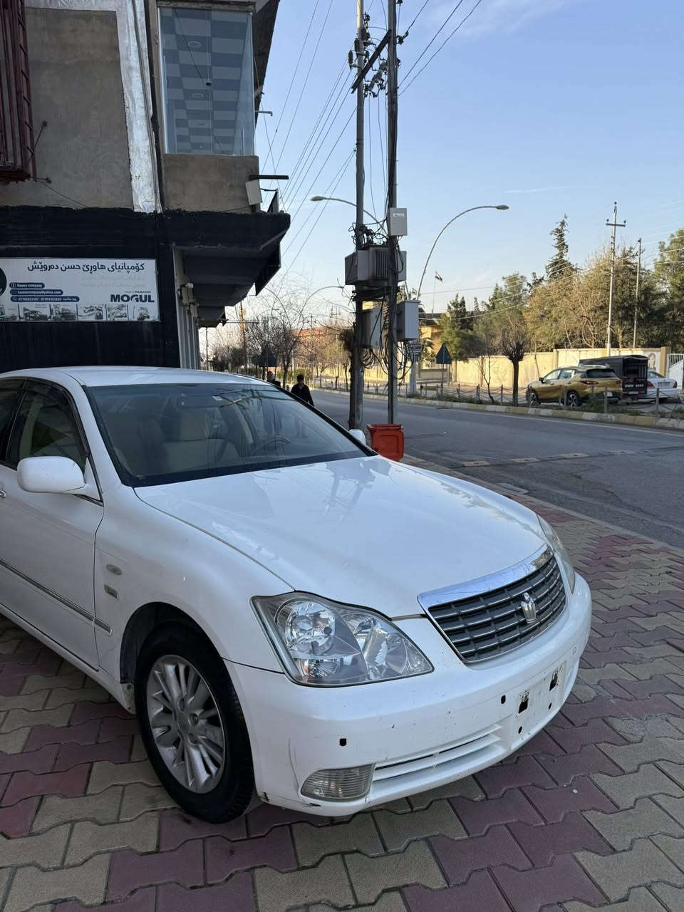 (سەرەتا بەناوی خوای گەورە)
شاهانە بڕاوە ی پاکەتی📦
گێڕگەورە مەکینە بچووک 
مۆدێل ٢٠٠٨
ساج مەلەکی
سێ دوگمەی 
پەردە
کامل کامل جایز کراوە
تەبرید ساردووگەرمی مەزبووتە
جامی پێشوودوا هەڵگیراوە 
برێک بەسراوە
٢کووشن کارەبا
٤تایەو ویلی لۆکی لەژێرە
١٣٠هەزار ڕۆشتوە
سیعری ٥٢گەڵاوو مەعمەلە
ژمارە تەلەفوون 
***********
