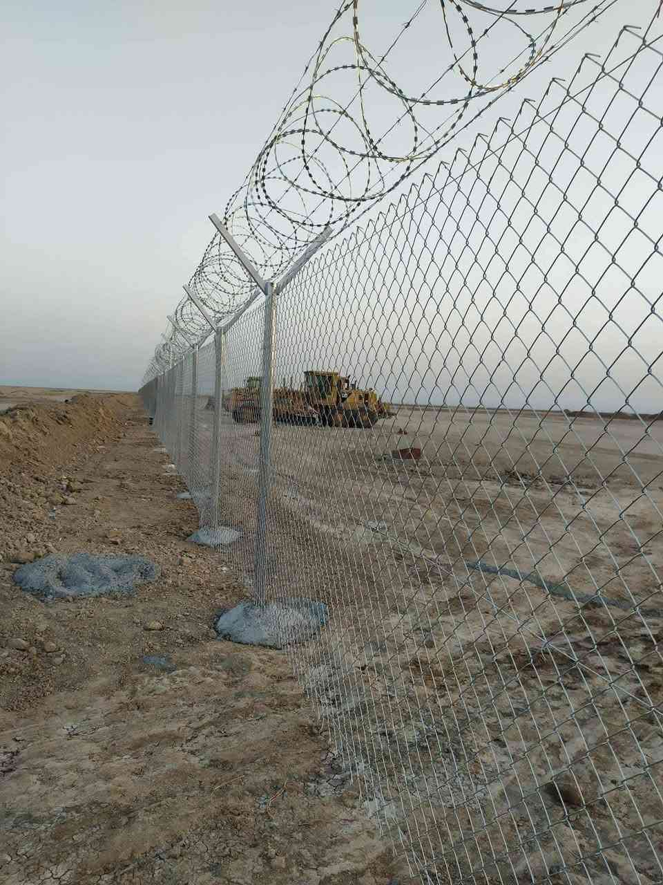 ‎🌟 معمل الصادق في خدمتكم بتقديم أرقى الأسيجة وحلول الكهرباء! 🌟
‎🛠️ تشكيلة واسعة من أسيجة BRC: نوفر لكم خيارات متعددة من الأسيجة BRC، متاحة بكل القياسات والأحجام لتناسب متطلباتكم الدقيقة.

‎💡 ضمان لمدة خمس سنوات: نؤمن بجودة منتجاتنا ونعزز ثقتكم بضمان شامل لمدة خمس سنوات.

‎🤝 شراكات استراتيجية: نفتخر بكوننا الشريك الأمثل لدوائر الدولة والمتنزهات، مساهمين في نمو وتطور المشاريع الوطنية.

‎🔌 كل ما تحتاجونه من أعمدة الكهرباء والأسلاك: نقدم تنوعاً في المنتجات لتلائم جميع مشاريعكم الهندسية، بأحجام وأنواع متنوعة.

‎💲 أسعارنا لا تقبل المنافسة: استمتعوا بأفضل العروض والأسعار التي تبدأ من 6000 دينار إلى 11000 دينار، حسب المواصفات والمتطلبات الخاصة بكم.

‎🚀 تغطية شاملة لكل العراق: نقدم خدماتنا في جميع المحافظات، مع التزامنا بتوصيل منتجاتنا بكفاءة وسلاسة.

‎📲 للتواصل والاستعلامات: نحن هنا لخدمتكم والإجابة على كل استفساراتكم، فقط اتصلوا بنا على الرقم:
- ***********

‎✨ اختياركم لمعمل الصادق يعني اختيار الأمان والجودة في كل ما يتعلق بالأسيجة وحلول الكهرباء! ✨
