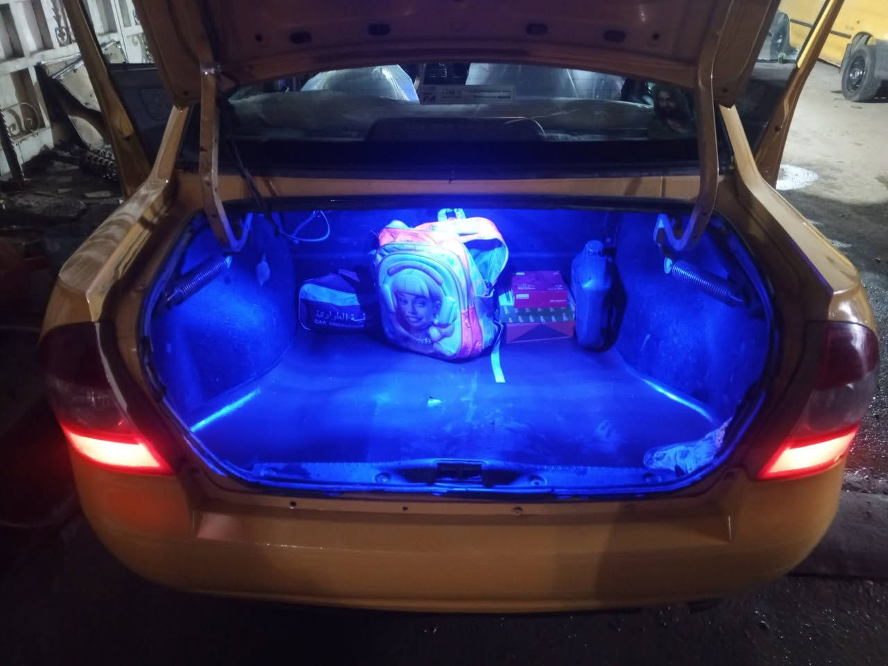 السلام عليكم طيبه موديل 16 السياره  مصبوغه عام لجاماليها اثر جراد مابيها ضربه  بس الجاملغ جيهت السايق بي شبر بس كير مكينه  خير من الله حداديه امامي خلفي  تخم تاير كله جديد لاتنقيص ولا تبخير لايت زنون رديتر جديده   تتفئه تبريد كله شغال دوشمه تلابيس نايلون  تنته نايلون كله جديد  كهربائيات كله جديد   مصبوغه عام لجماليه فقط اثر جراد  رقم انكليزي  هزه جديده قبل شهر  تحويل مباشر  السعر 40وبيها مجال  الكان بغداد الثعالبه  *********** بي واتساب
